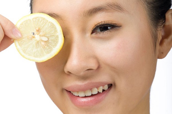 Tránh sử dụng trực tiếp chanh lên da mặt mà nên trộn lẫn với các thành phần thiên nhiên khác. 