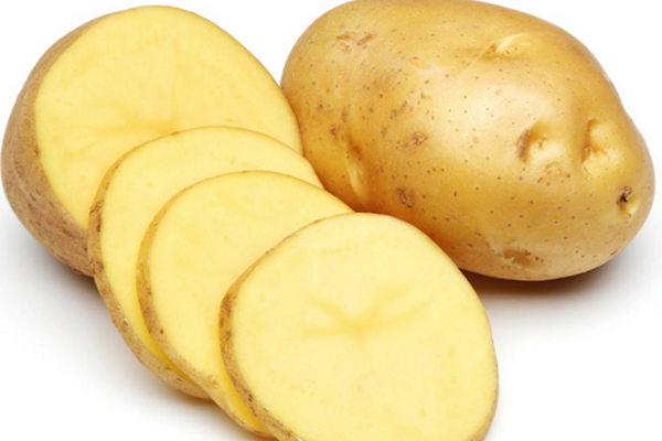 Tác dụng trị mụn bằng khoai tây.