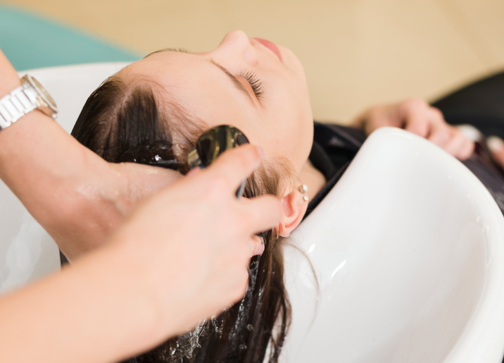 Nguy cơ nhiễm nấm tai từ c&aacute;c dịch vụ gội đầu dưỡng sinh